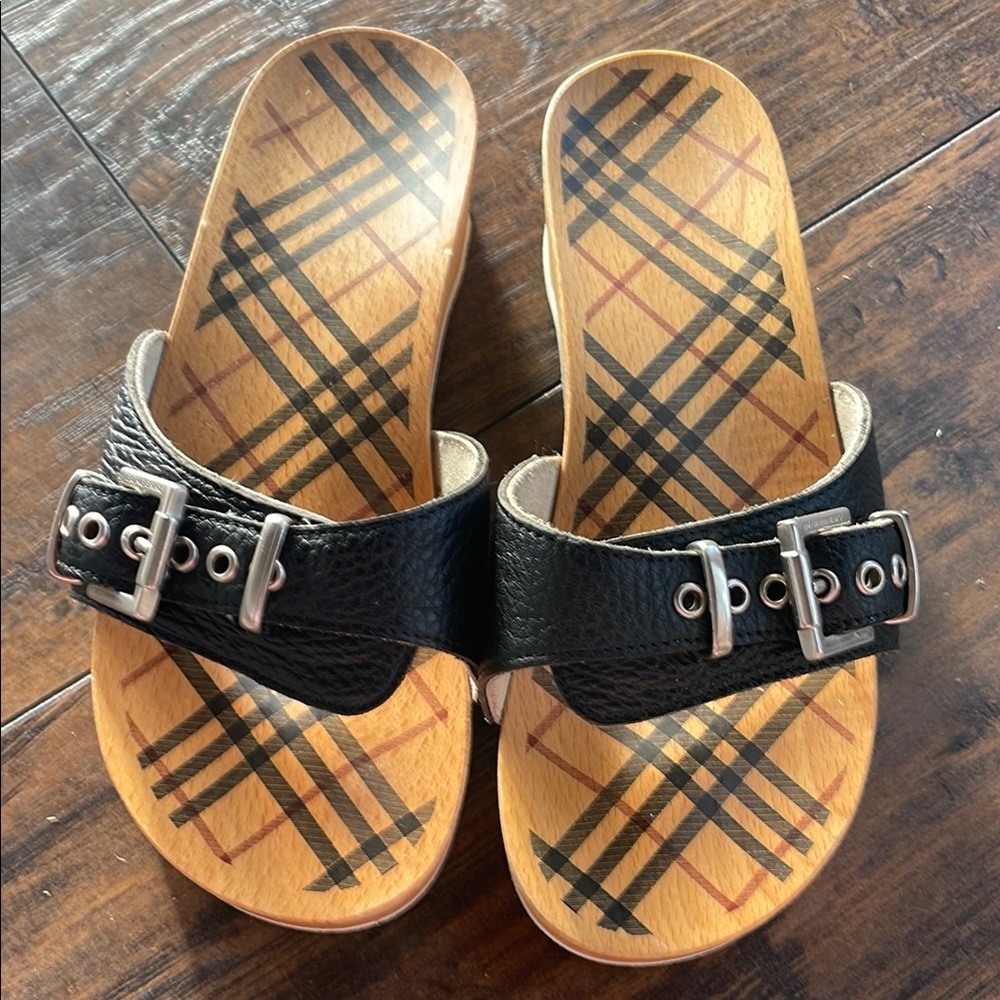 Burberry Black and Tan Sandals